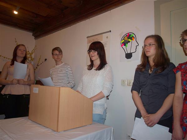 Jugendgruppe beim Auftritt in Meiningen