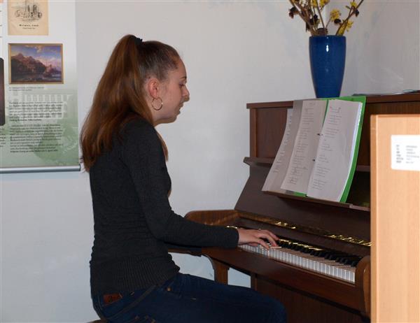 Musikerin Pia Lautenbach im Baumbachhaus